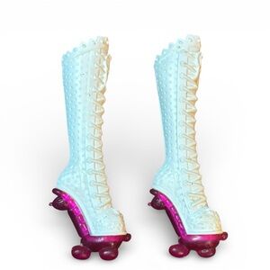 Monster High Doll Honey Swamp Freak du Chic Tall White Boots